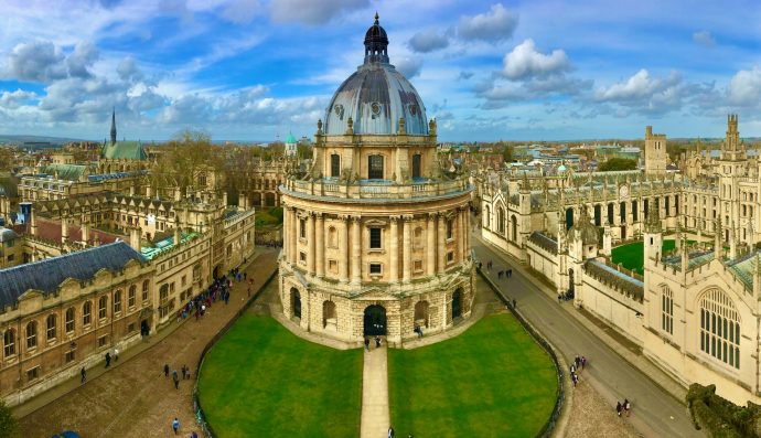 Pakistani students can now apply for scholarships at Oxford University.