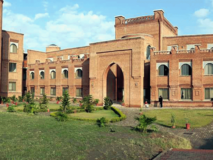 Teachers at Peshawar’s Engineering University Threaten to Protest Over Delayed Salary